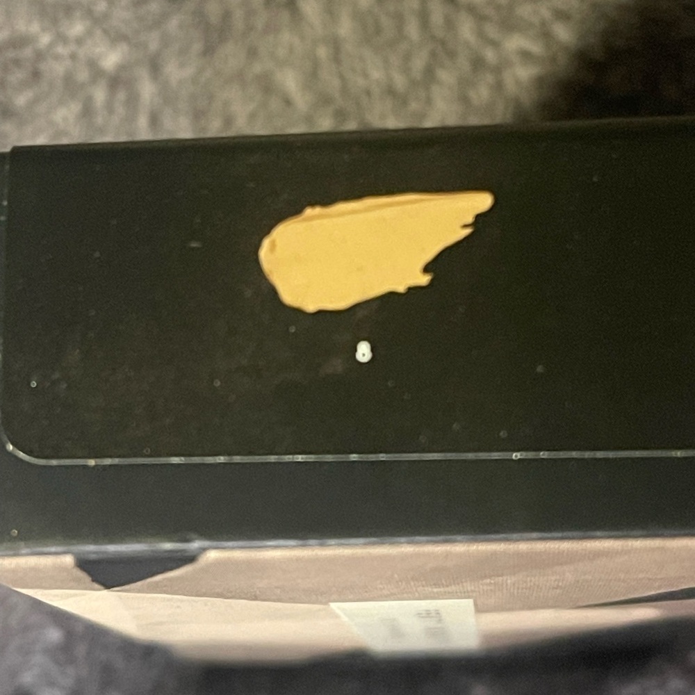 Fenty Shade 8 Eaze Drop Blurring Skin Tint - Picture 4 of 6
